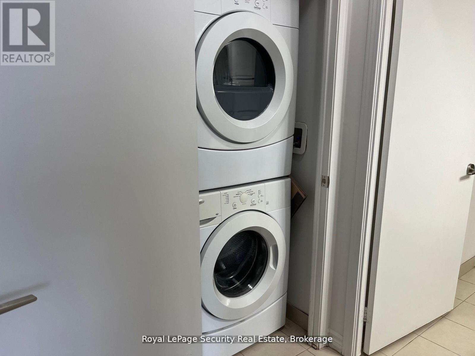 Ph4 - 35 Saranac Boulevard, Toronto, ON - Indoor Photo Showing Laundry Room