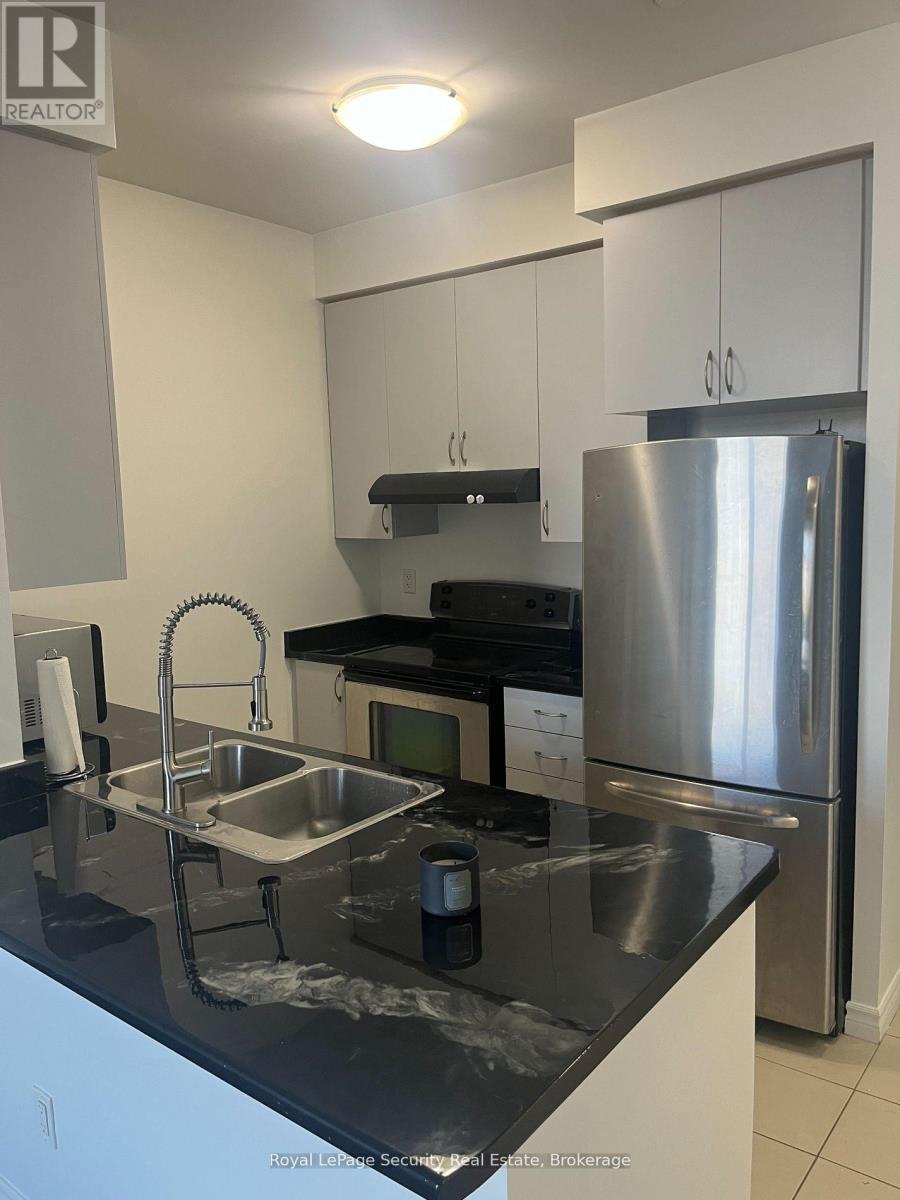 Ph4 - 35 Saranac Boulevard, Toronto, ON - Indoor Photo Showing Kitchen With Double Sink