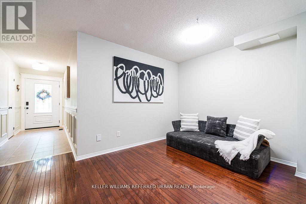 68 - 16 Sprucedale Way, Whitby, ON - Indoor