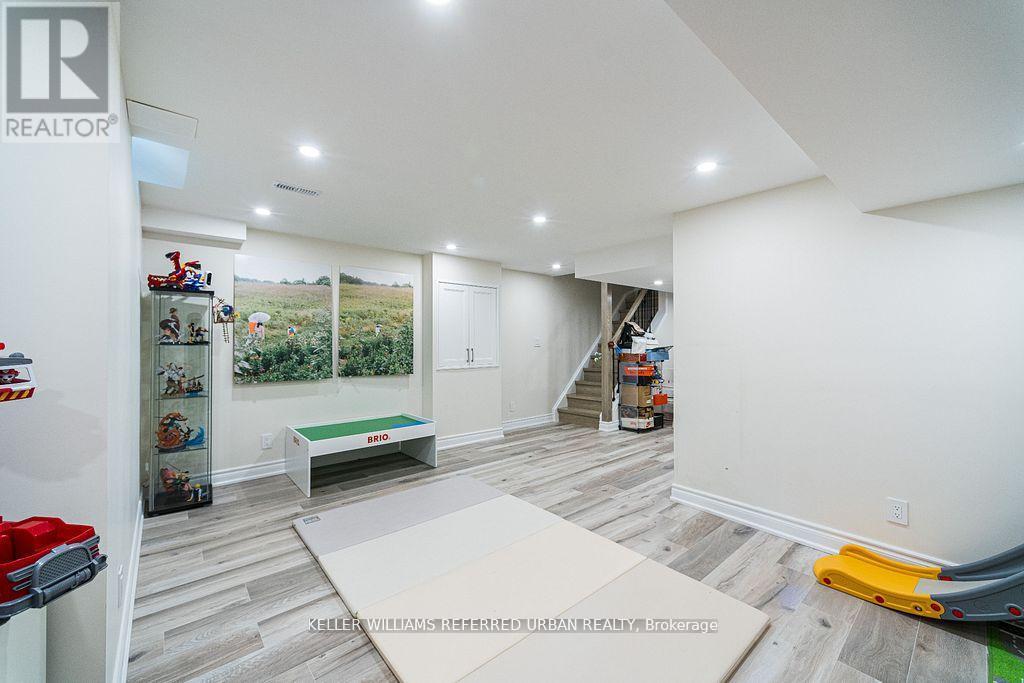 68 - 16 Sprucedale Way, Whitby, ON - Indoor