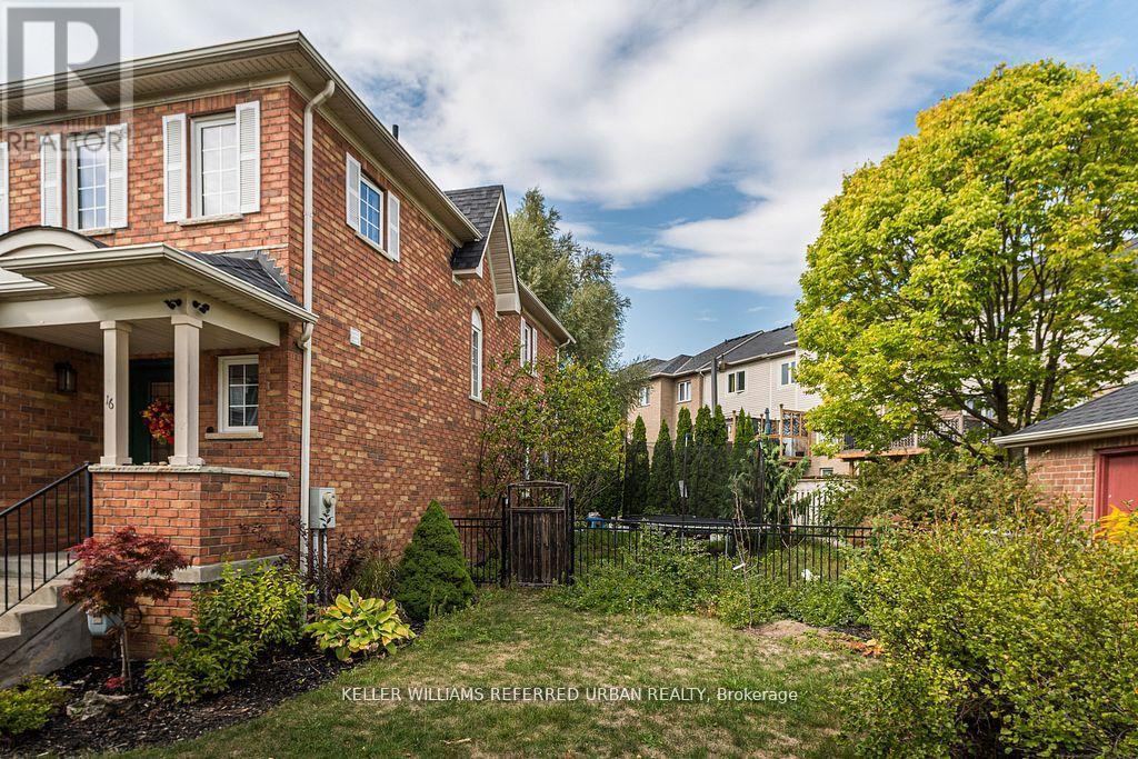 68 - 16 Sprucedale Way, Whitby, ON - Outdoor