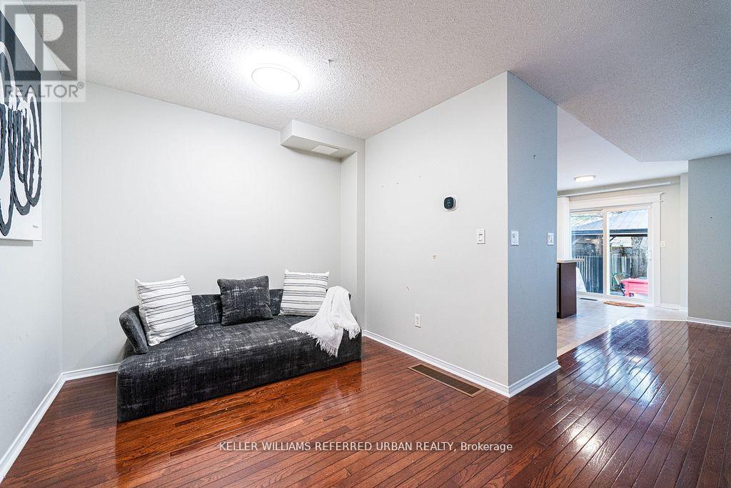 68 - 16 Sprucedale Way, Whitby, ON - Indoor