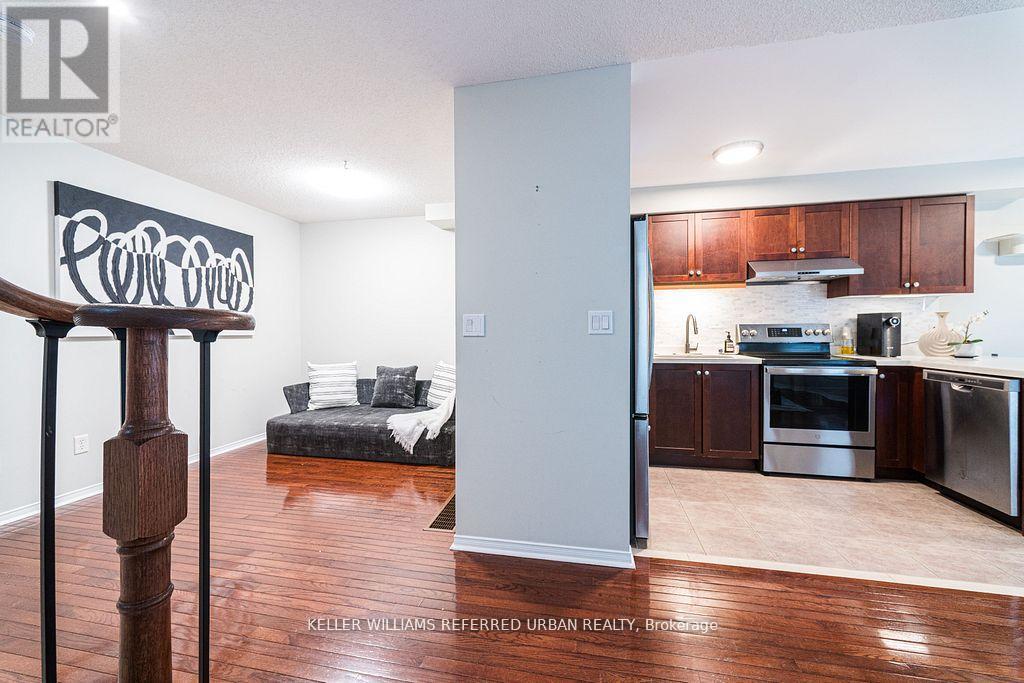 68 - 16 Sprucedale Way, Whitby, ON - Indoor Photo Showing Kitchen