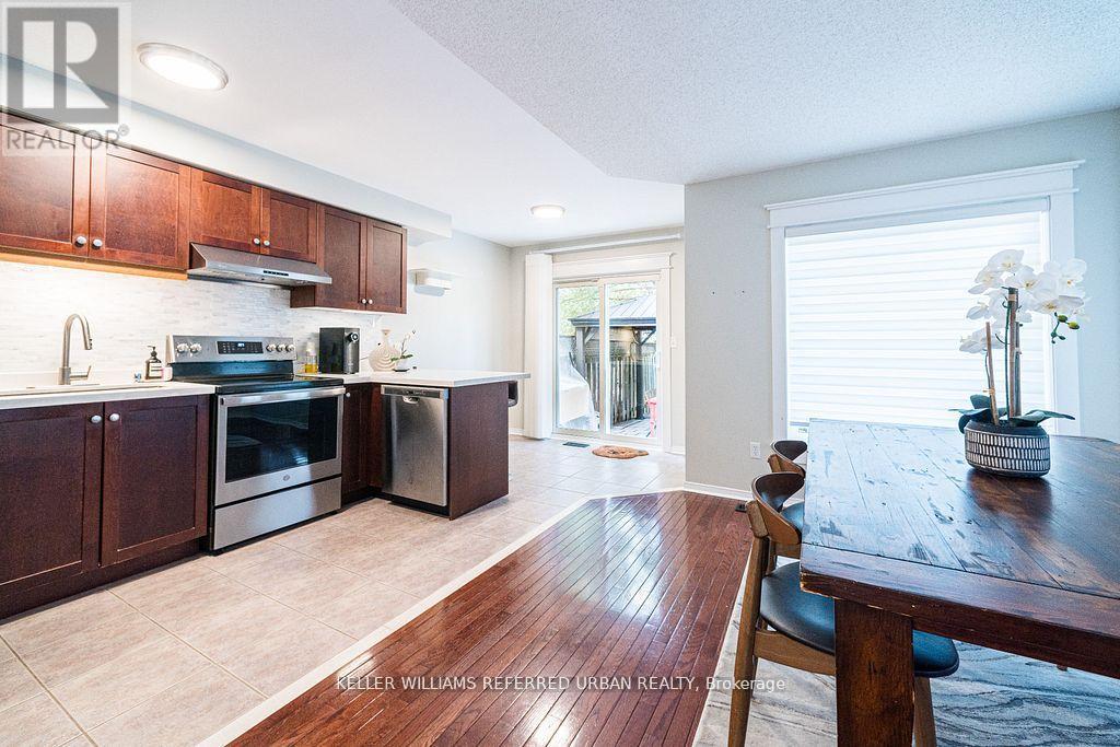68 - 16 Sprucedale Way, Whitby, ON - Indoor Photo Showing Kitchen