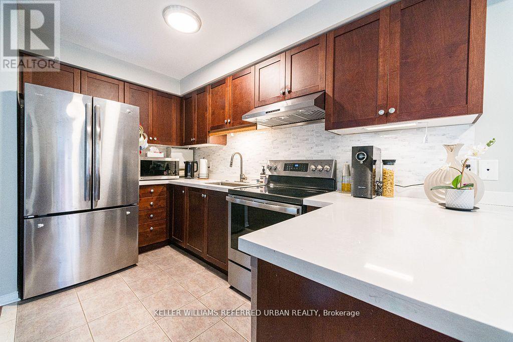 68 - 16 Sprucedale Way, Whitby, ON - Indoor Photo Showing Kitchen
