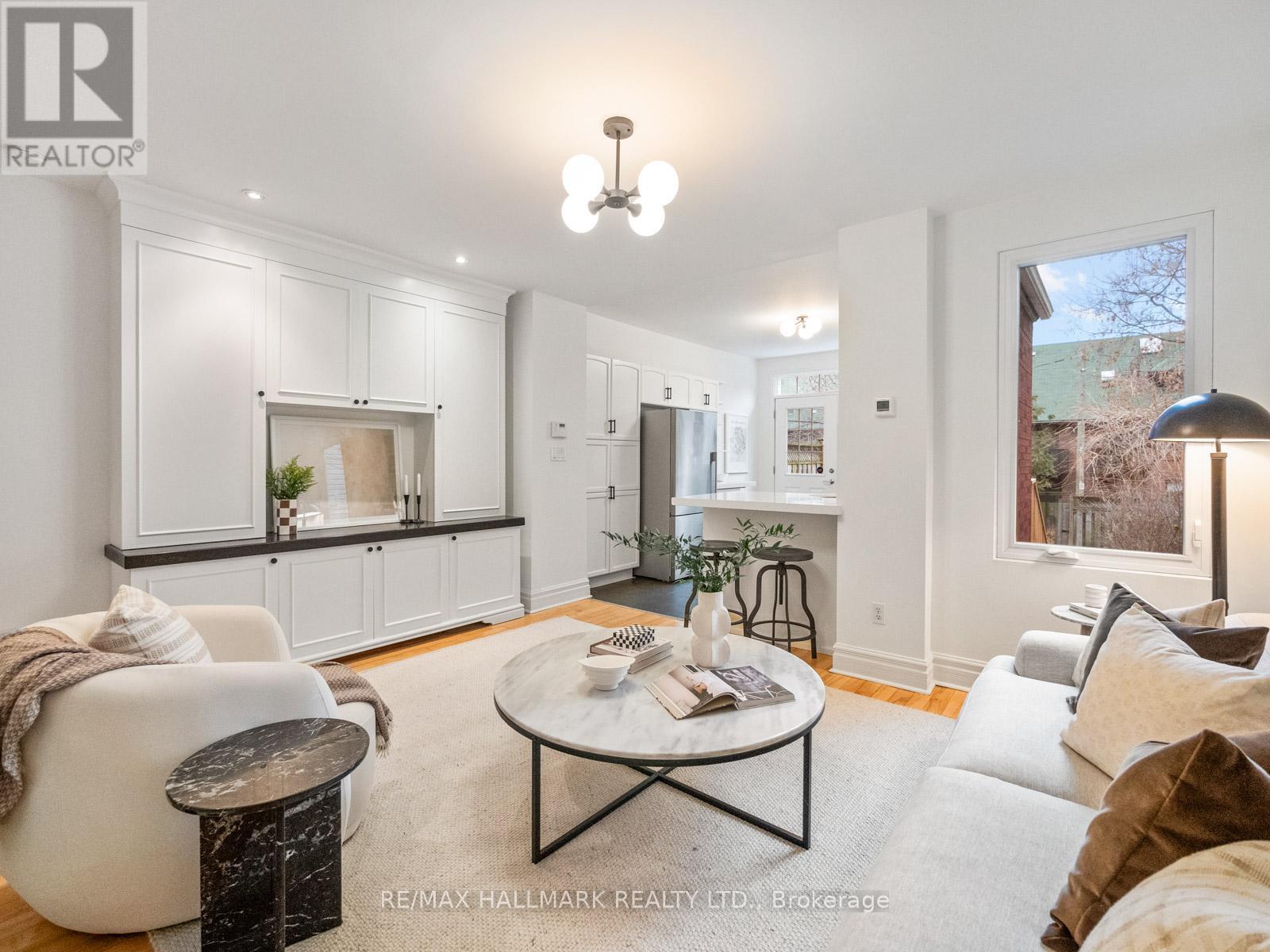 132 Withrow Avenue, Toronto, ON - Indoor Photo Showing Living Room