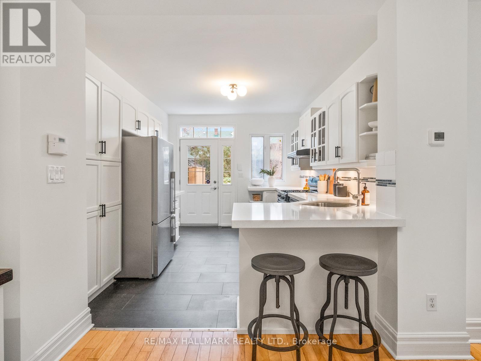 132 Withrow Avenue, Toronto, ON - Indoor Photo Showing Kitchen