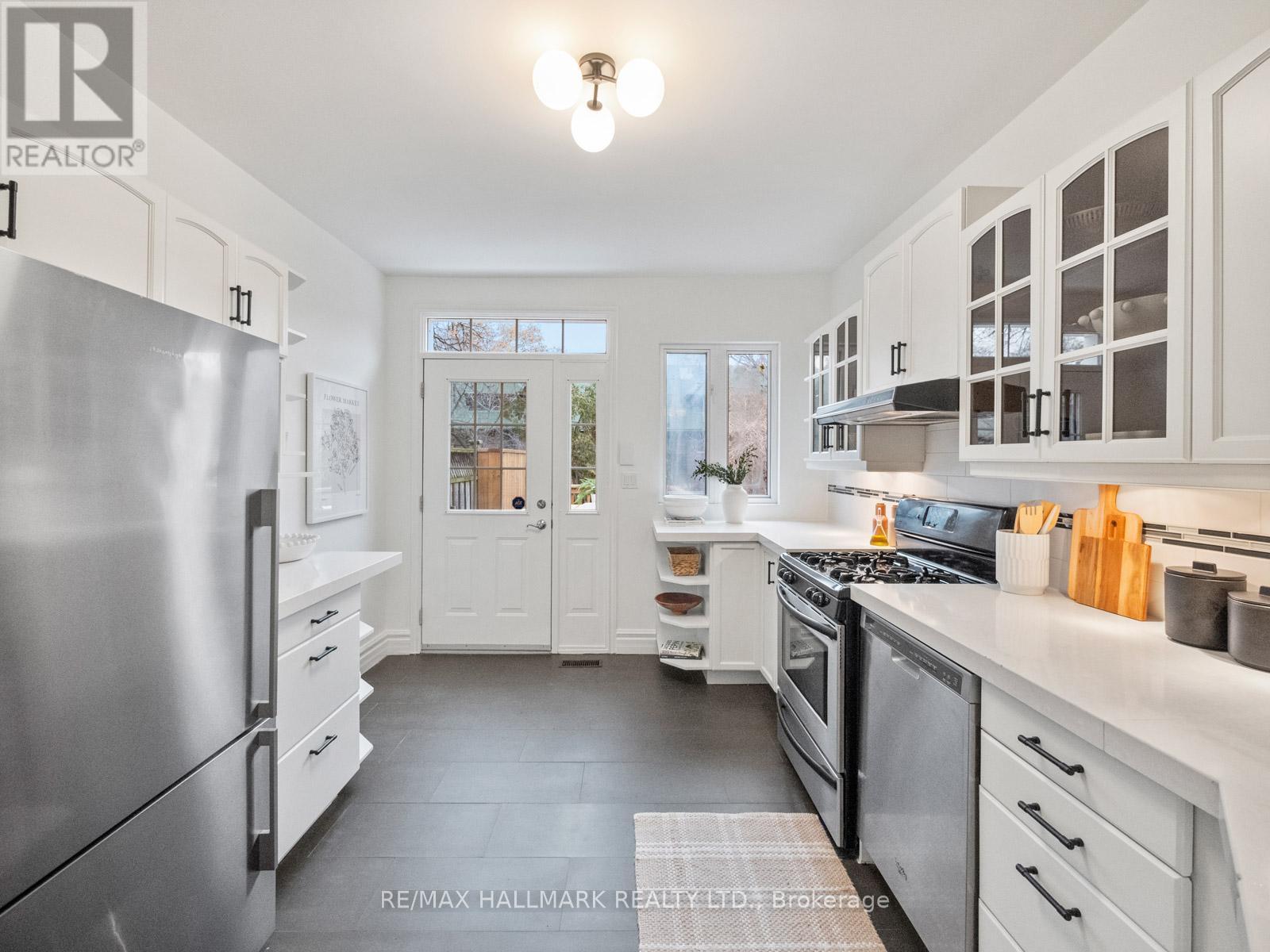 132 Withrow Avenue, Toronto, ON - Indoor Photo Showing Kitchen