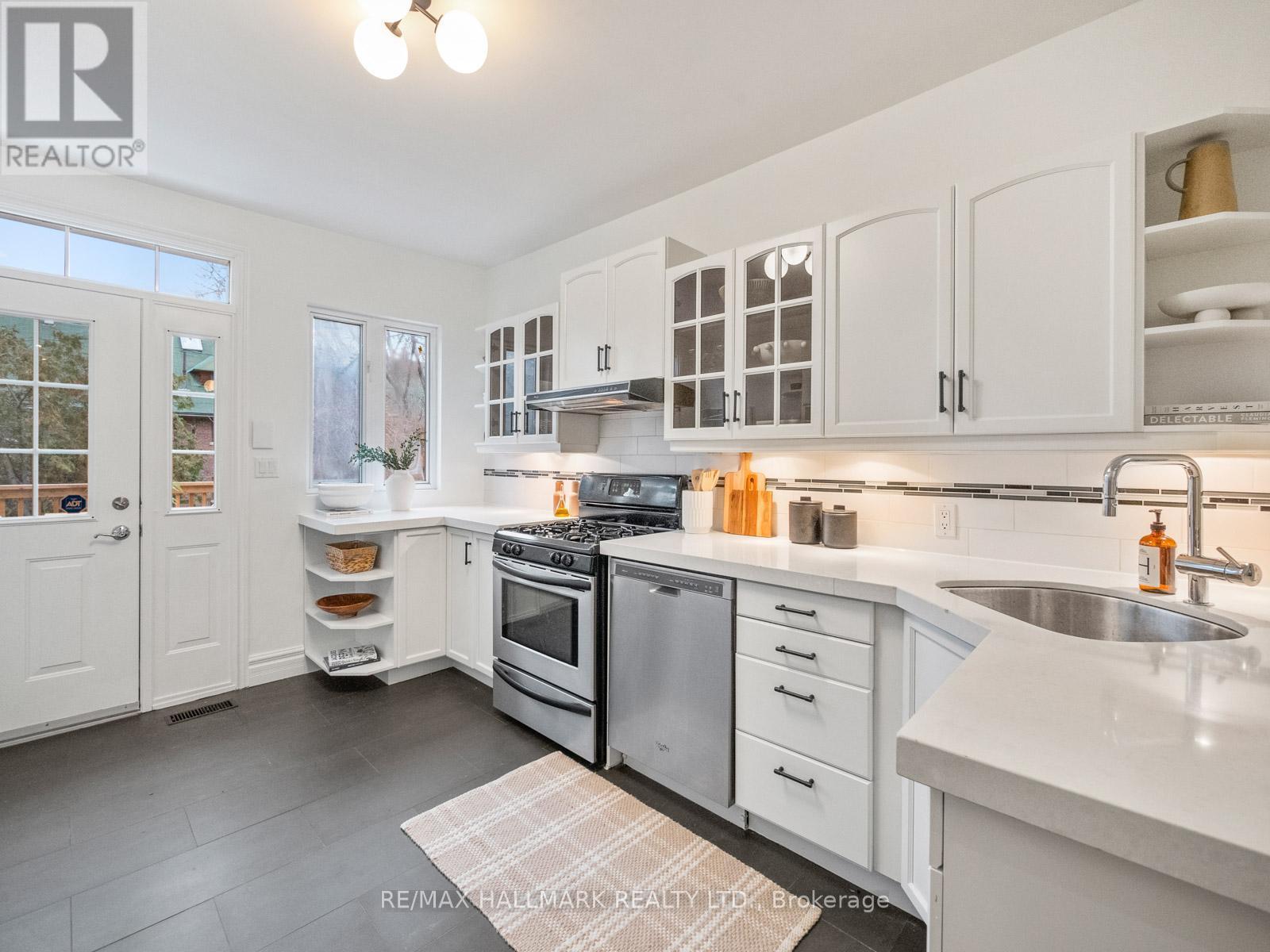 132 Withrow Avenue, Toronto, ON - Indoor Photo Showing Kitchen