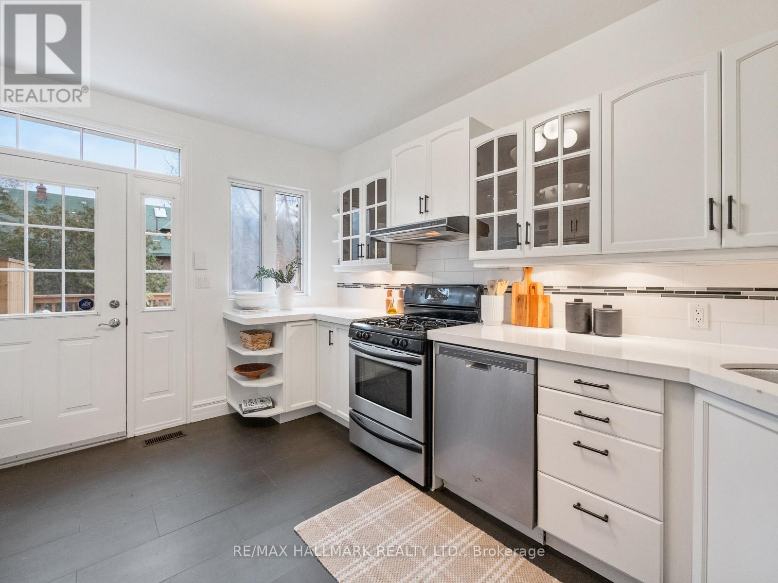 132 Withrow Avenue, Toronto, ON - Indoor Photo Showing Kitchen