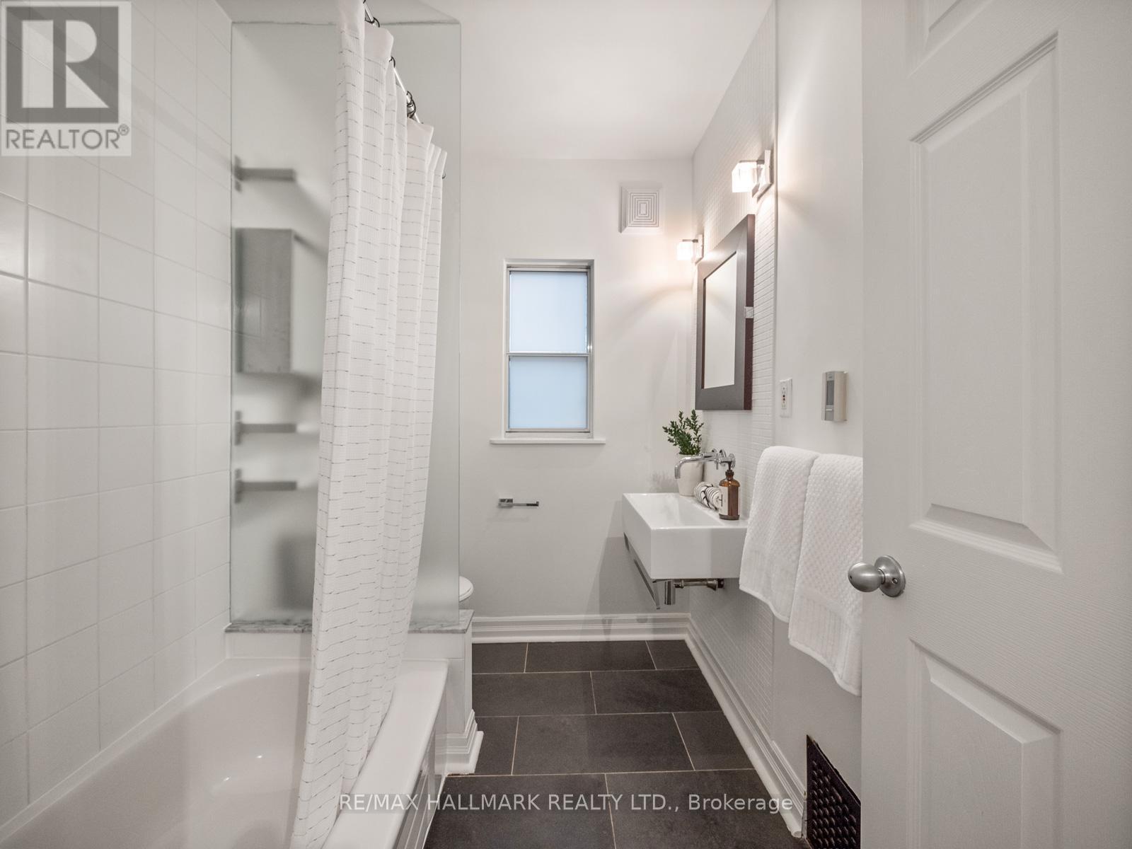132 Withrow Avenue, Toronto, ON - Indoor Photo Showing Bathroom