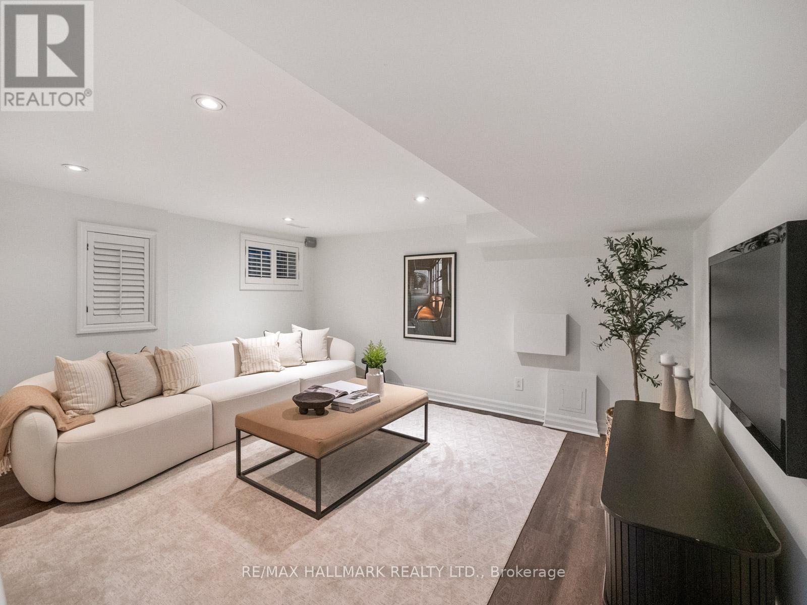 132 Withrow Avenue, Toronto, ON - Indoor Photo Showing Living Room