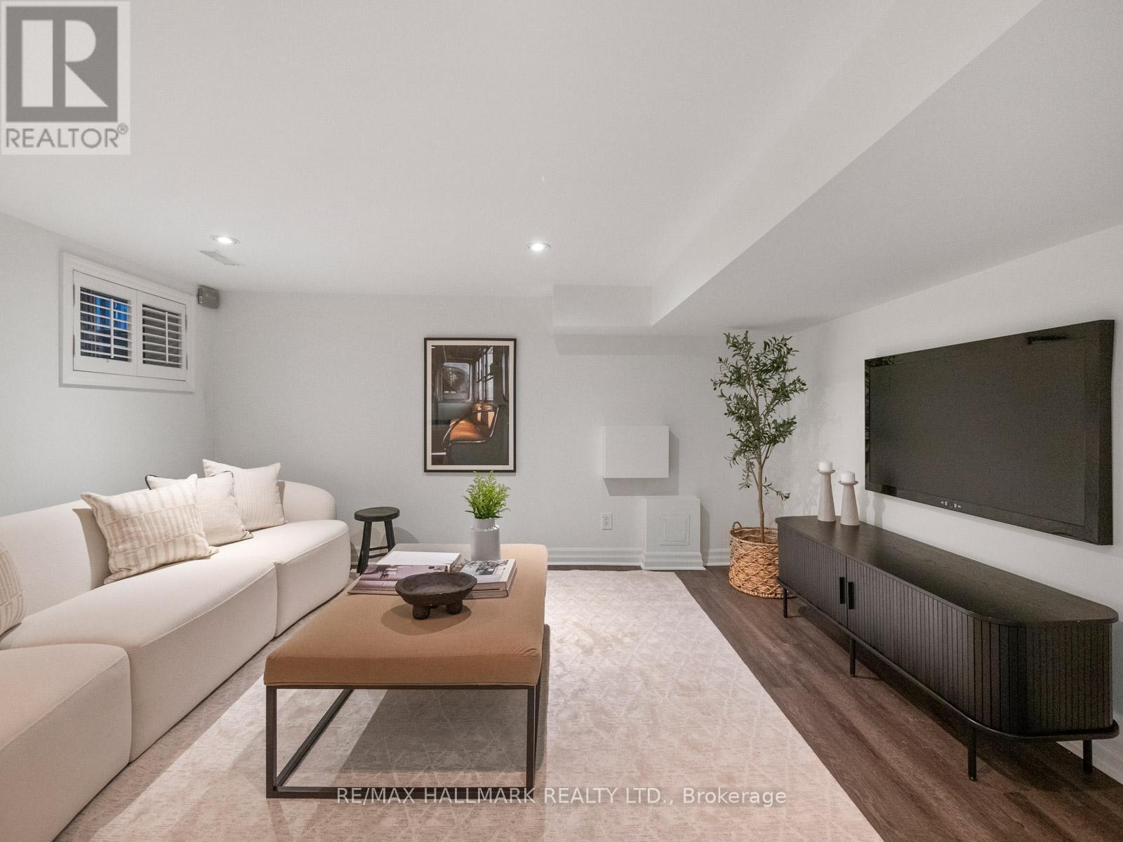 132 Withrow Avenue, Toronto, ON - Indoor Photo Showing Living Room