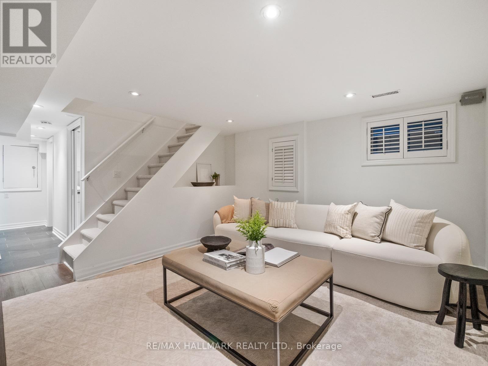132 Withrow Avenue, Toronto, ON - Indoor Photo Showing Living Room