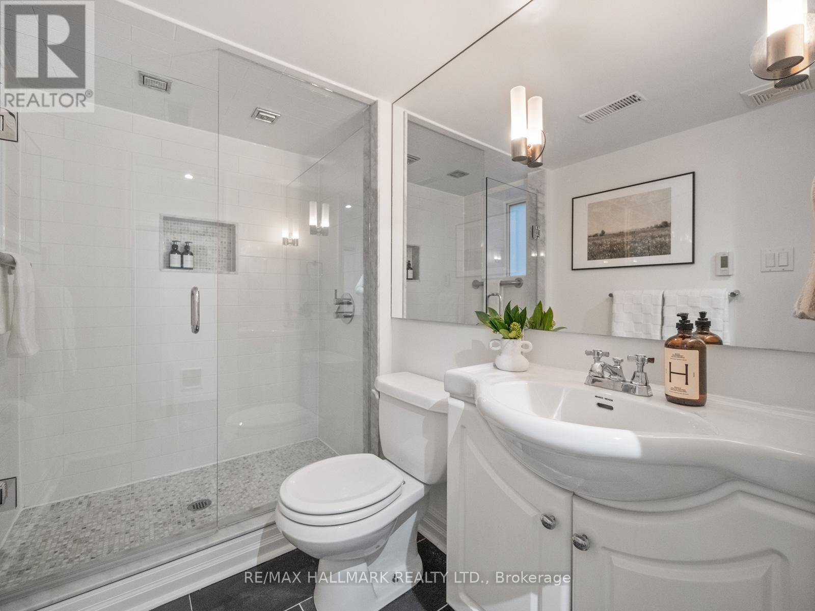 132 Withrow Avenue, Toronto, ON - Indoor Photo Showing Bathroom