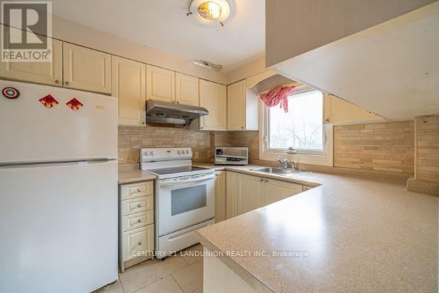 2982 Bayview Avenue, Toronto, ON - Indoor Photo Showing Kitchen