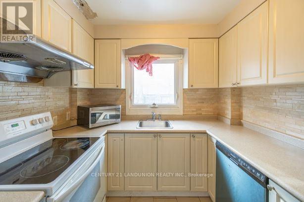 2982 Bayview Avenue, Toronto, ON - Indoor Photo Showing Kitchen