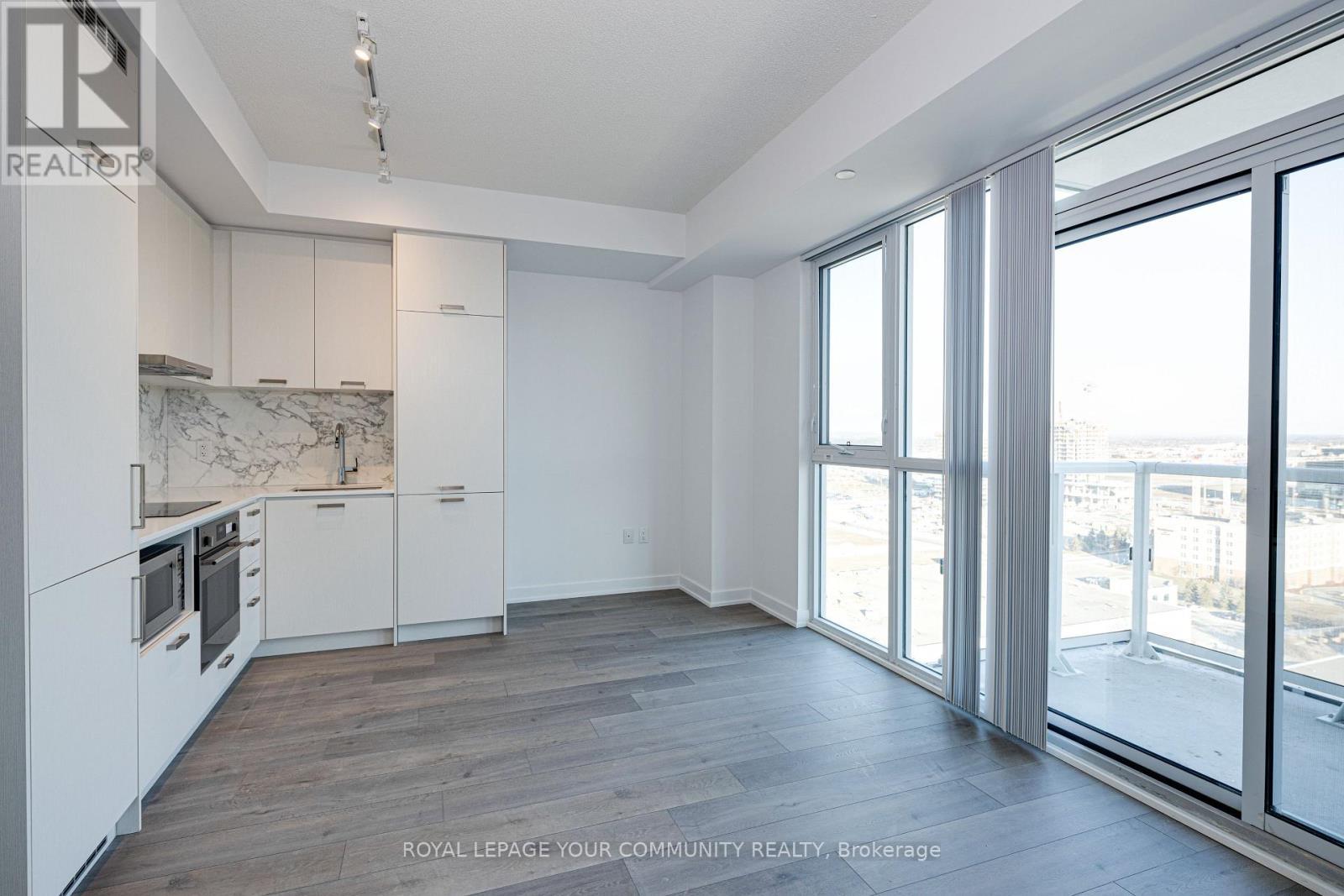 1801 - 38 Honeycrisp Crescent, Vaughan, ON - Indoor Photo Showing Kitchen