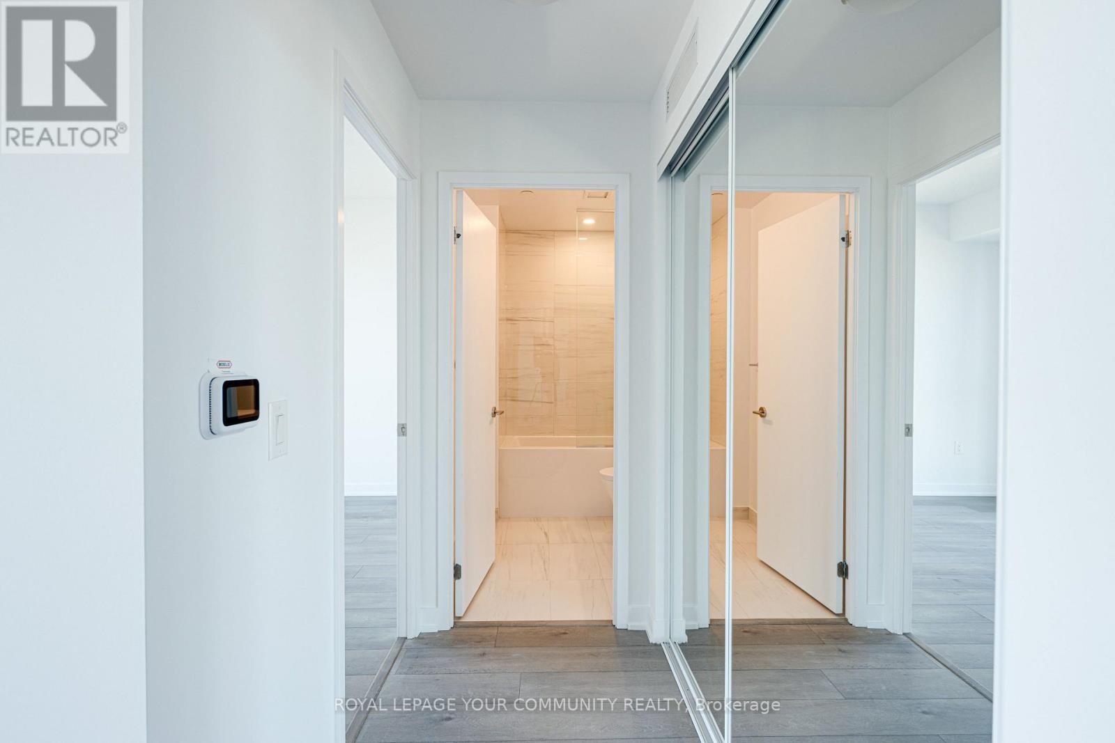 1801 - 38 Honeycrisp Crescent, Vaughan, ON - Indoor Photo Showing Other Room