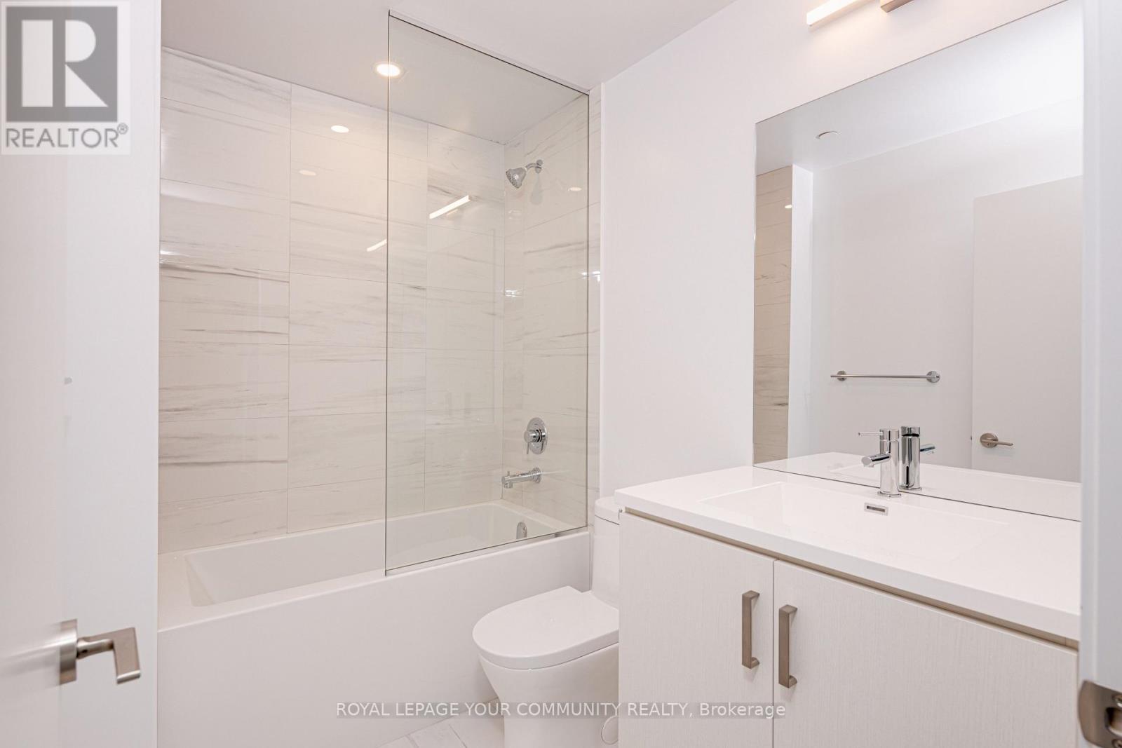 1801 - 38 Honeycrisp Crescent, Vaughan, ON - Indoor Photo Showing Bathroom