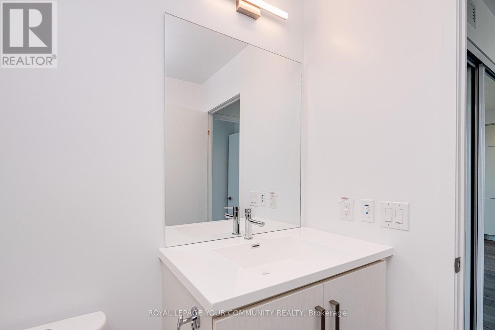 1801 - 38 Honeycrisp Crescent, Vaughan, ON - Indoor Photo Showing Bathroom