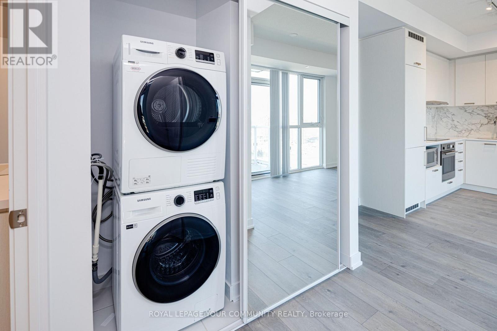 1801 - 38 Honeycrisp Crescent, Vaughan, ON - Indoor Photo Showing Laundry Room