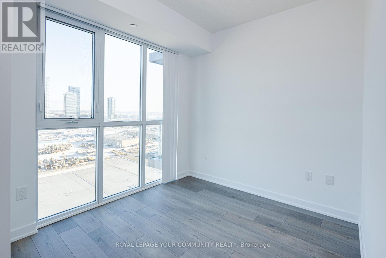 1801 - 38 Honeycrisp Crescent, Vaughan, ON - Indoor Photo Showing Other Room