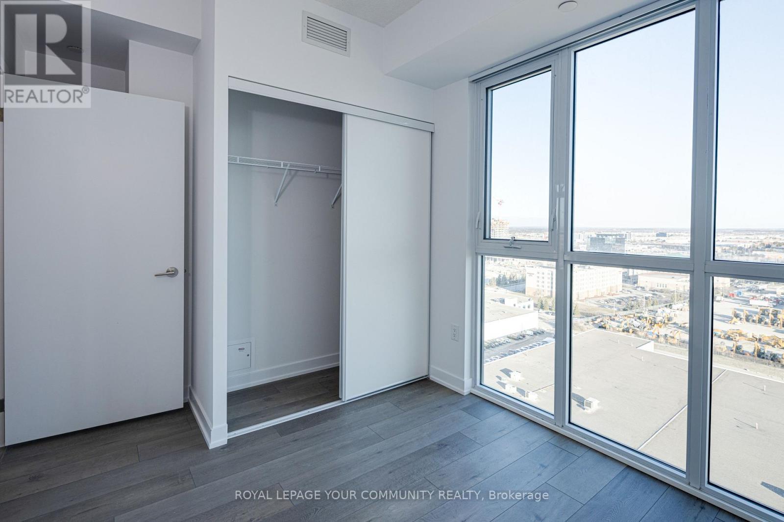 1801 - 38 Honeycrisp Crescent, Vaughan, ON - Indoor Photo Showing Other Room