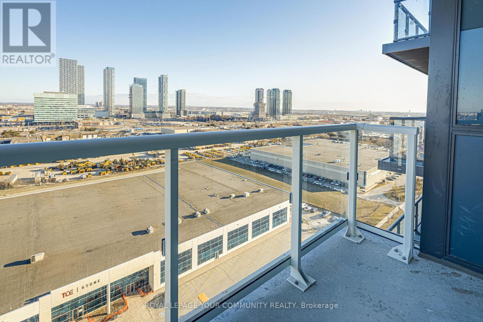1801 - 38 Honeycrisp Crescent, Vaughan, ON - Outdoor With View