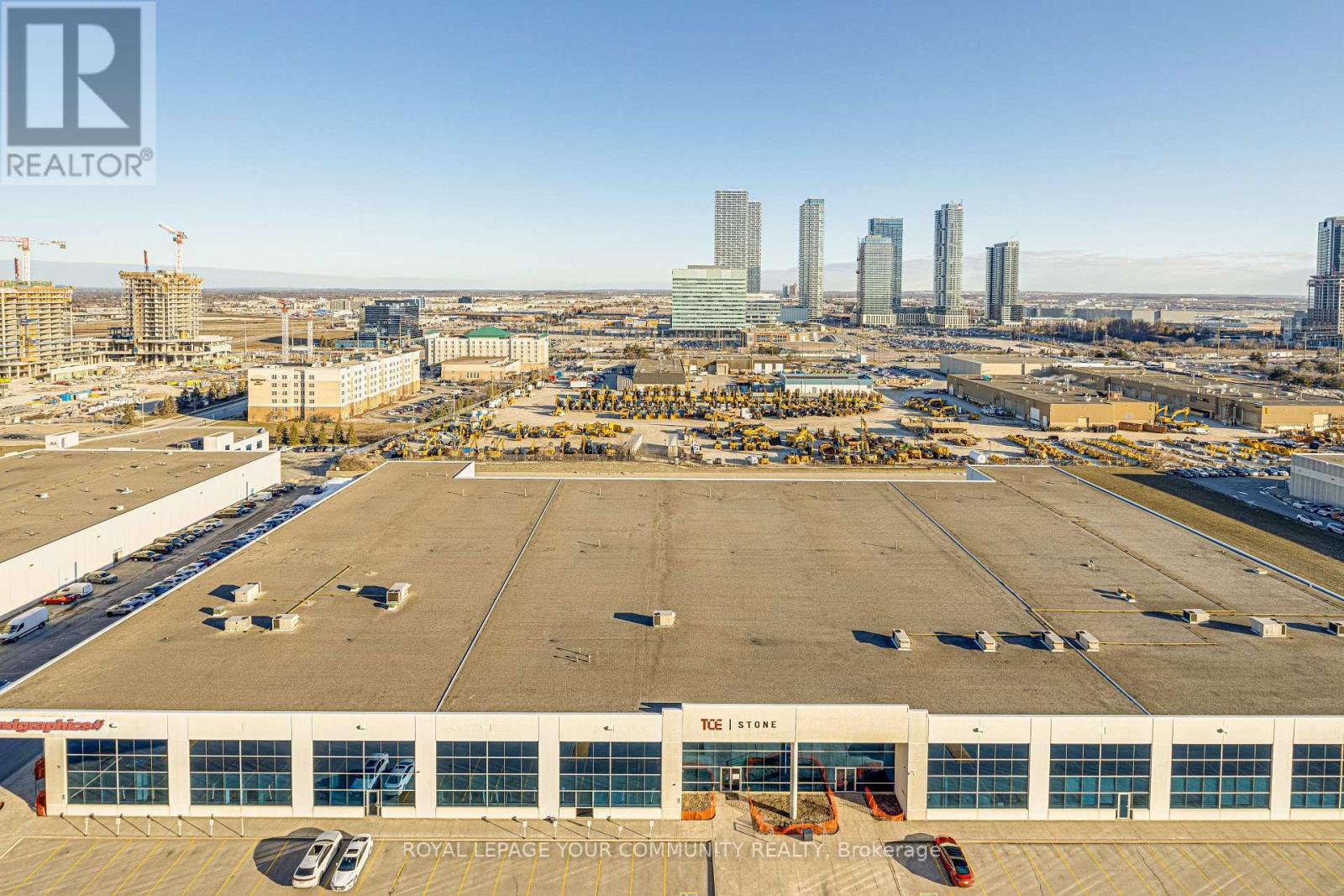 1801 - 38 Honeycrisp Crescent, Vaughan, ON - Outdoor With View