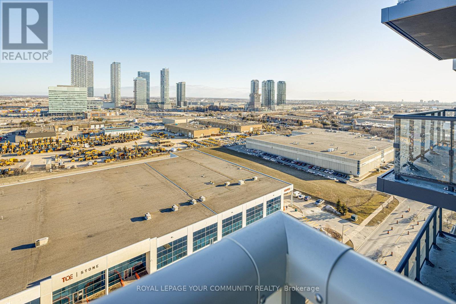 1801 - 38 Honeycrisp Crescent, Vaughan, ON - Outdoor With View