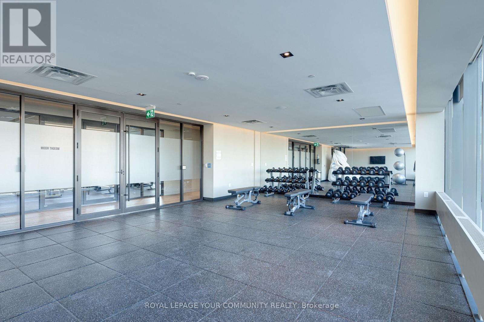 1801 - 38 Honeycrisp Crescent, Vaughan, ON - Indoor Photo Showing Gym Room