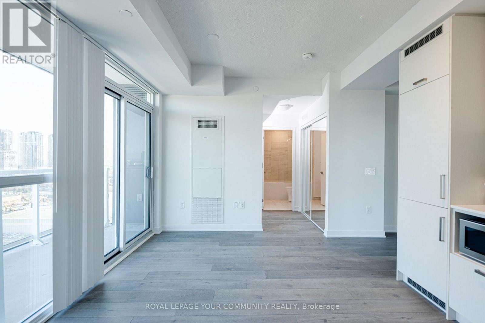 1801 - 38 Honeycrisp Crescent, Vaughan, ON - Indoor Photo Showing Other Room