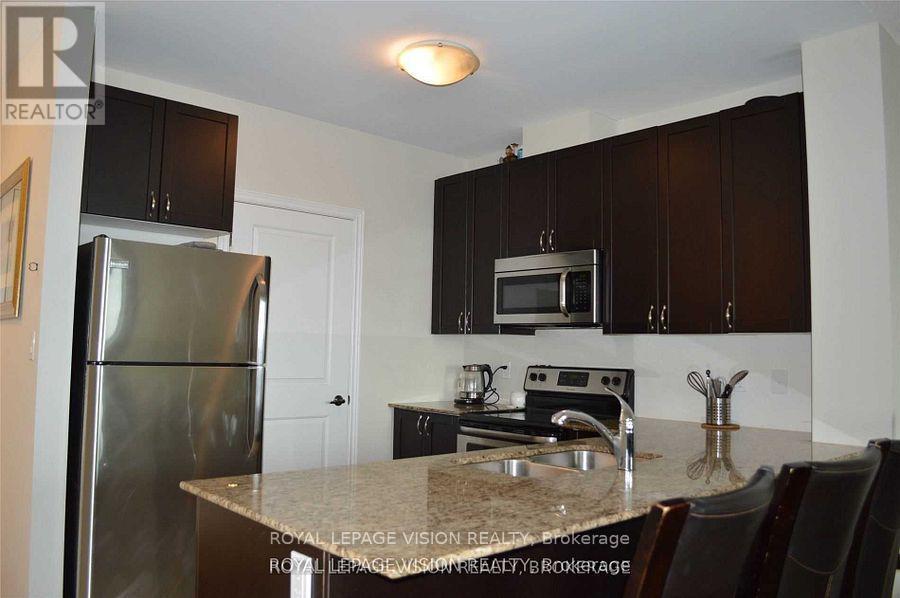 605 - 7400 Markham Road, Markham, ON - Indoor Photo Showing Kitchen With Double Sink