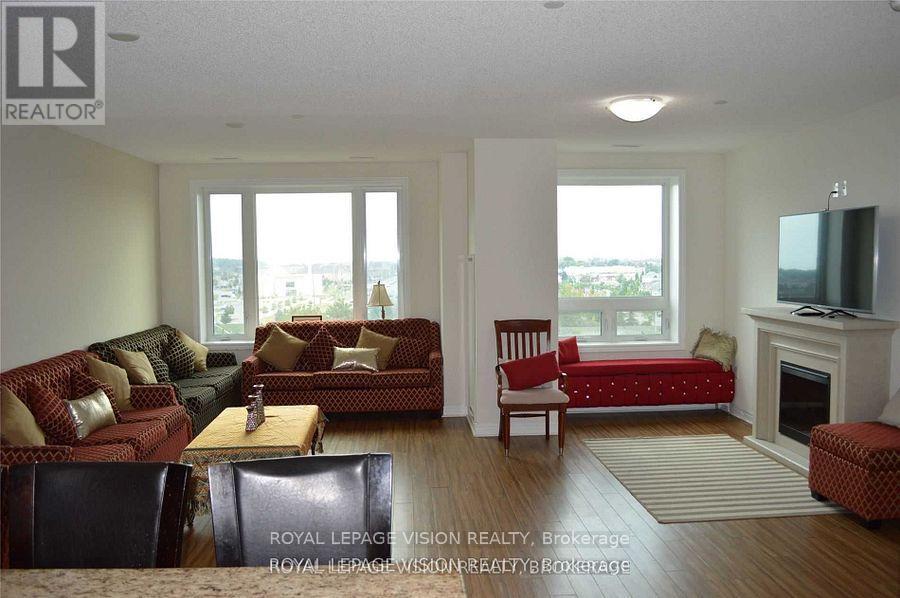 605 - 7400 Markham Road, Markham, ON - Indoor Photo Showing Living Room