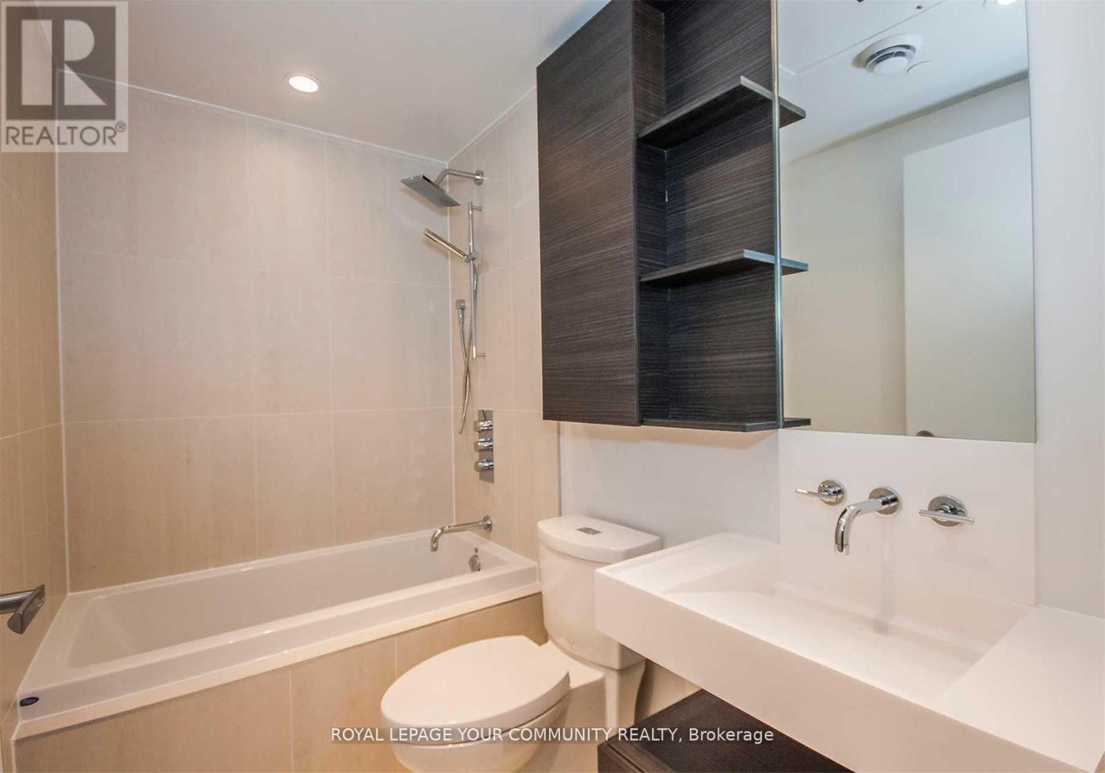 1701 - 5 St Joseph Street, Toronto, ON - Indoor Photo Showing Bathroom