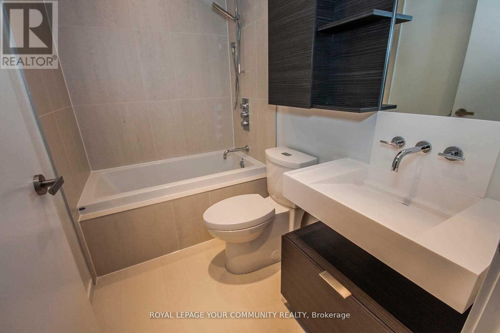 1701 - 5 St Joseph Street, Toronto, ON - Indoor Photo Showing Bathroom