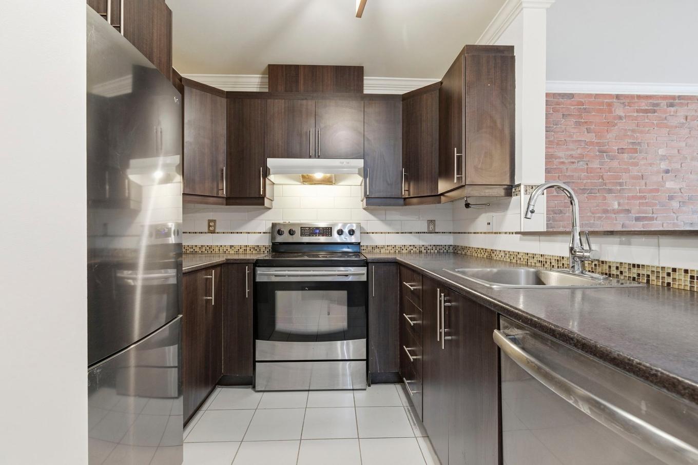Cuisine - 6690 Rue Claudel, Brossard, QC - Indoor Photo Showing Kitchen With Double Sink