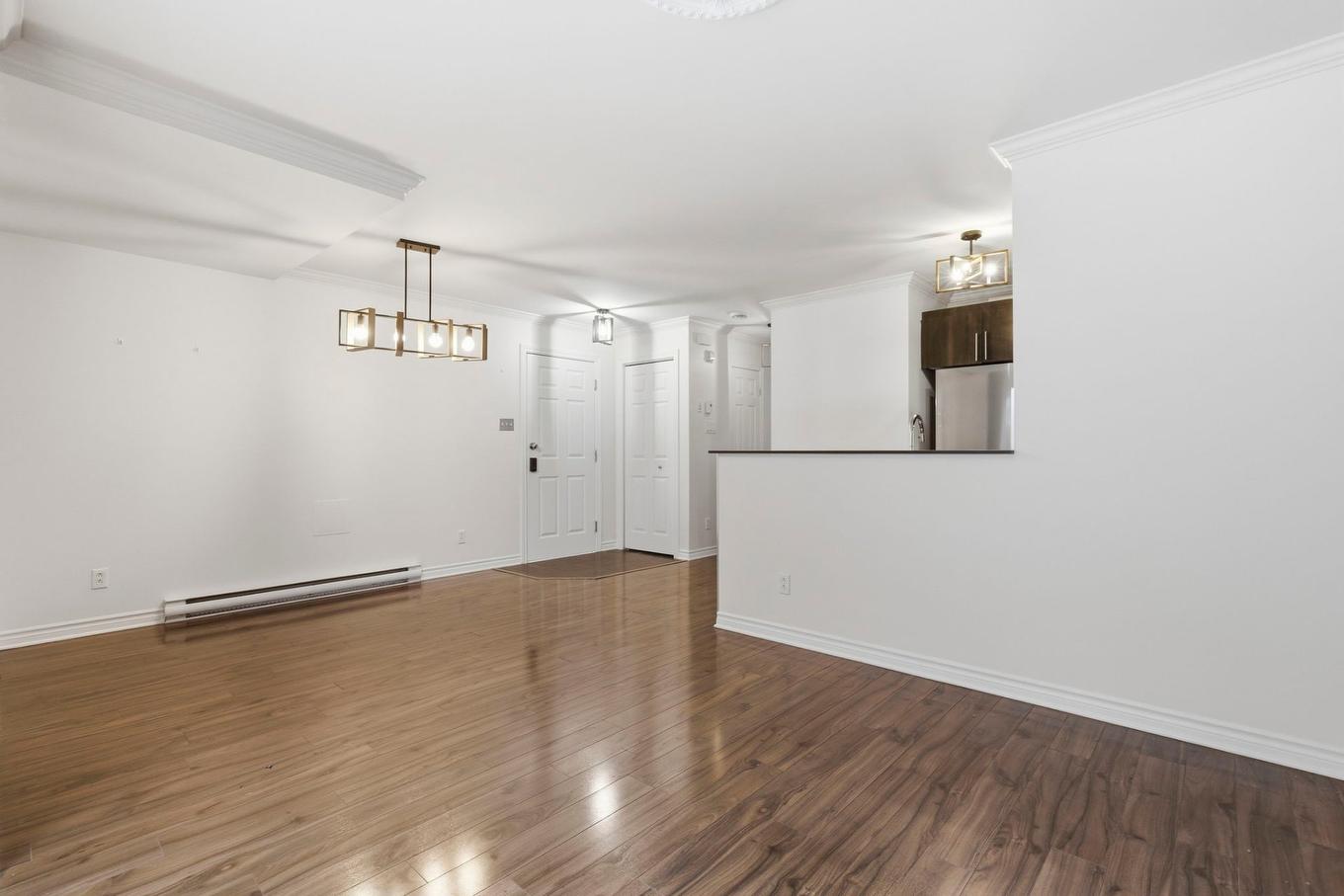 Salon - 6690 Rue Claudel, Brossard, QC - Indoor Photo Showing Other Room