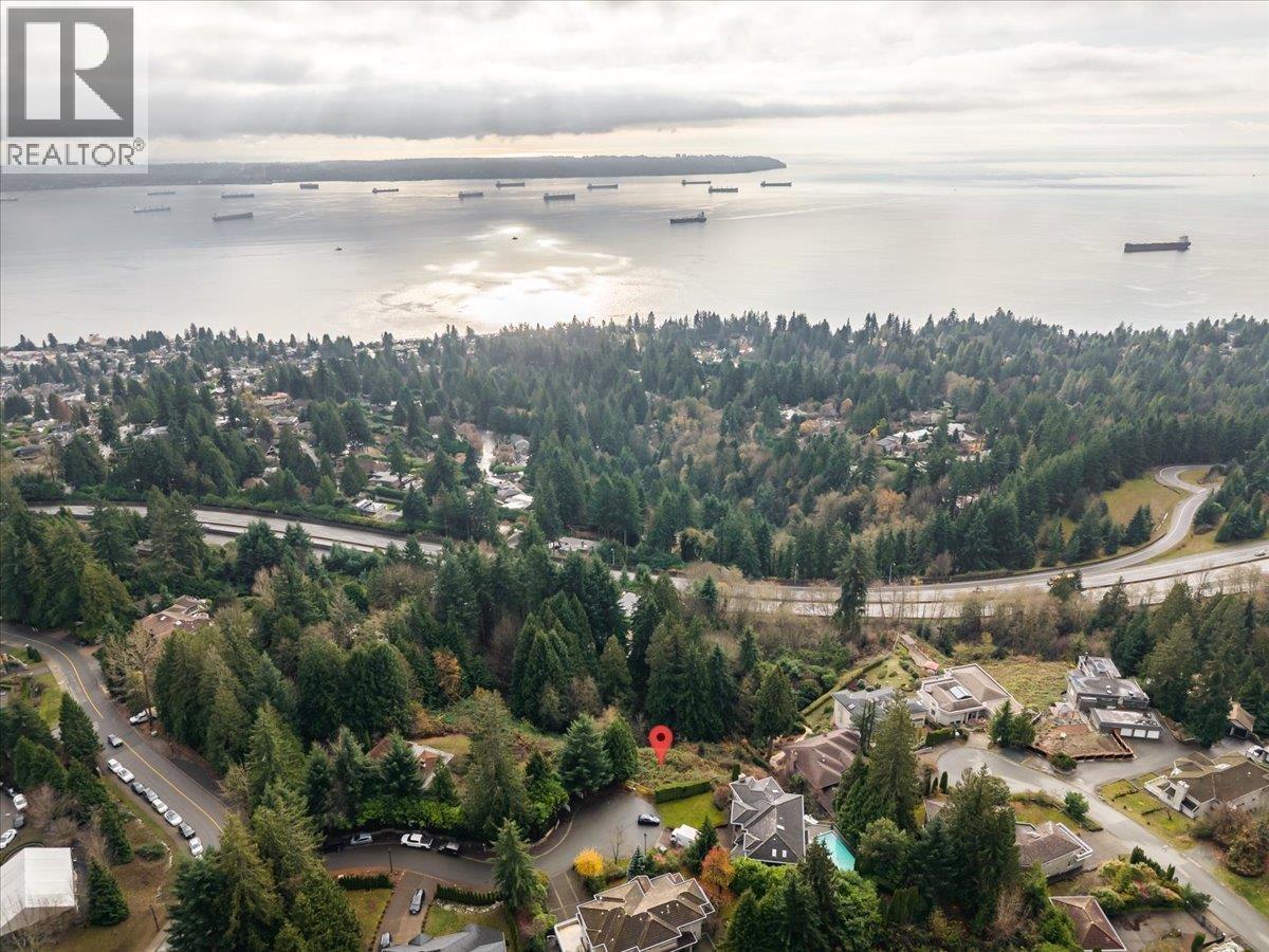 2320 Chairlift Close, West Vancouver, BC