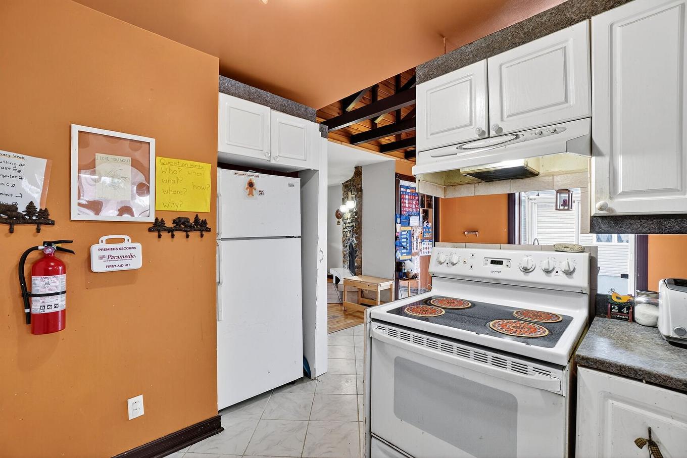 Kitchen - 14 Rue St-Luc, Châteauguay, QC - Indoor Photo Showing Kitchen