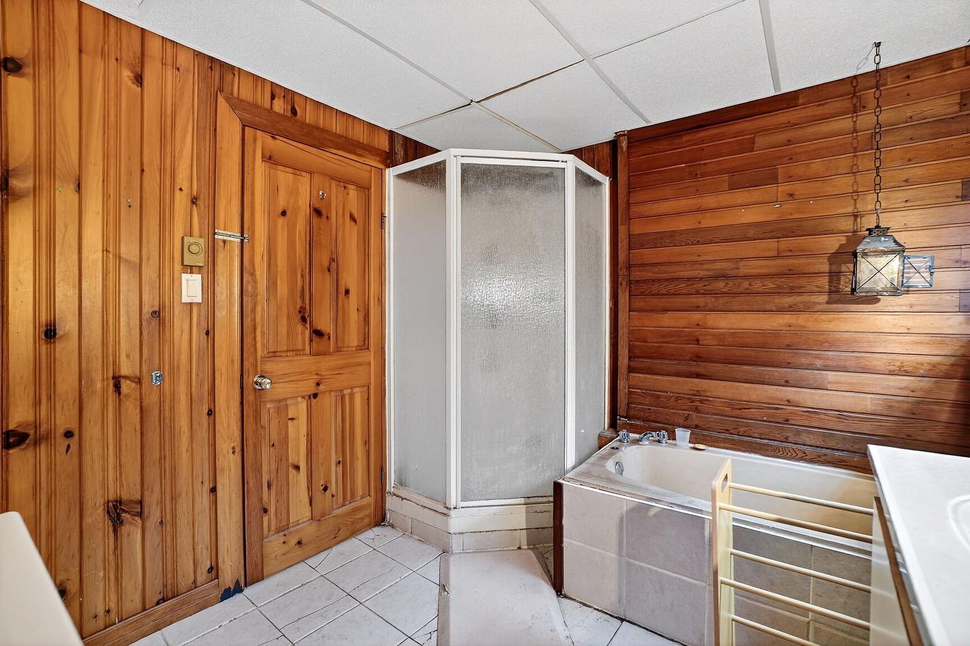 Bathroom - 14 Rue St-Luc, Châteauguay, QC - Indoor