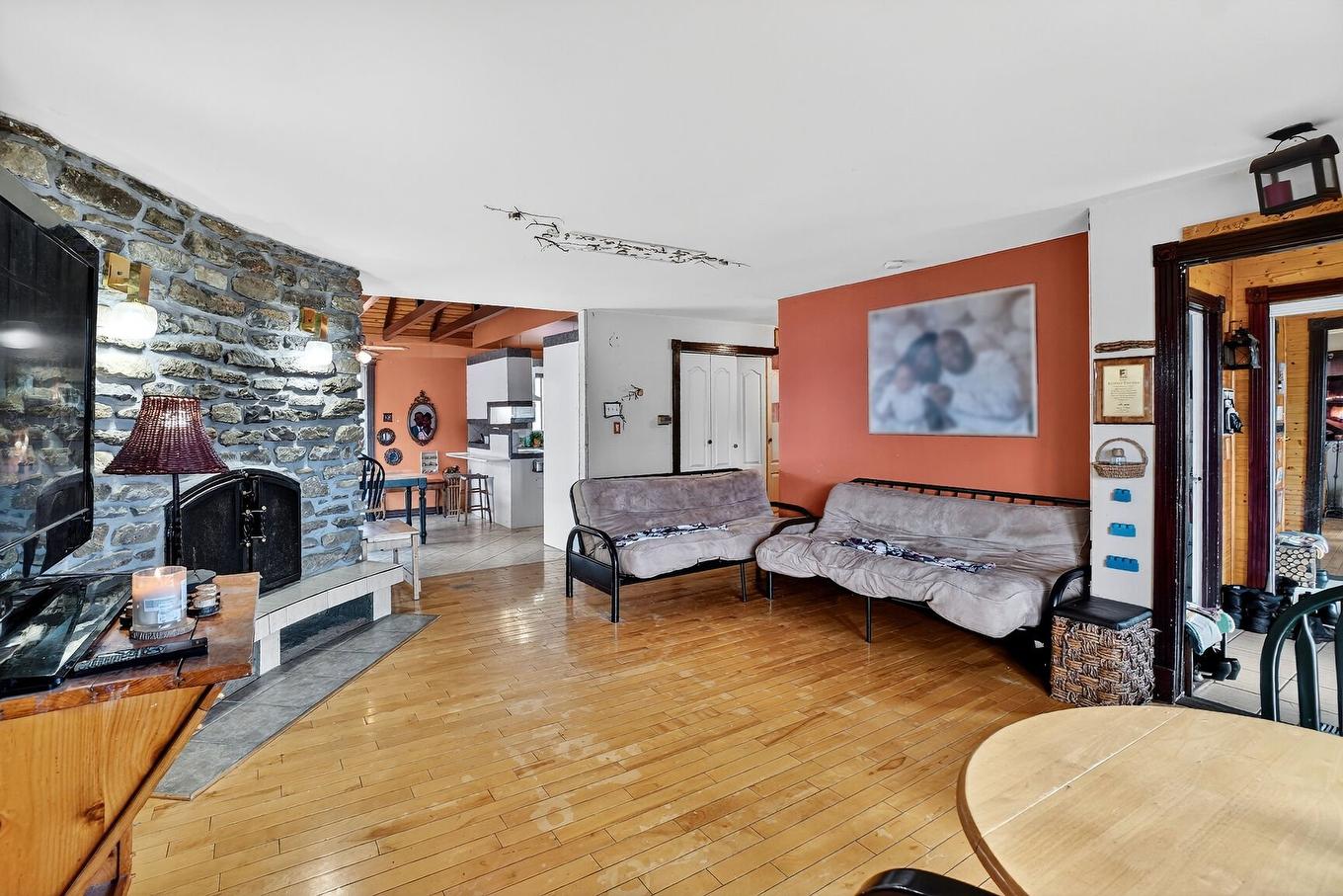 Living room - 14 Rue St-Luc, Châteauguay, QC - Indoor Photo Showing Living Room With Fireplace