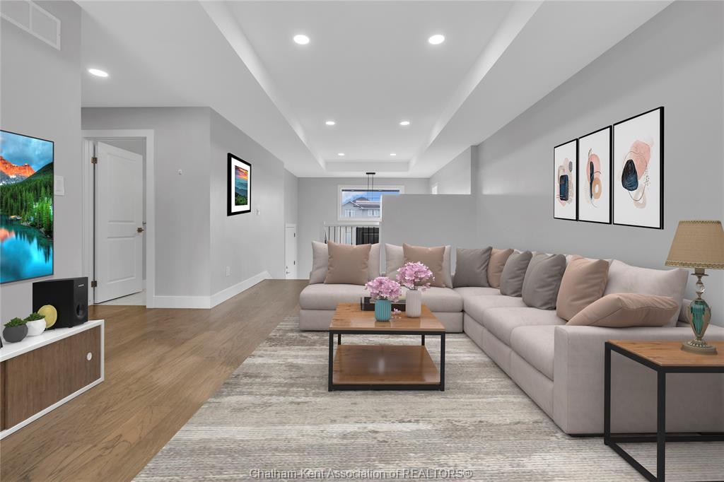 794 Keil Drive South, Chatham, ON