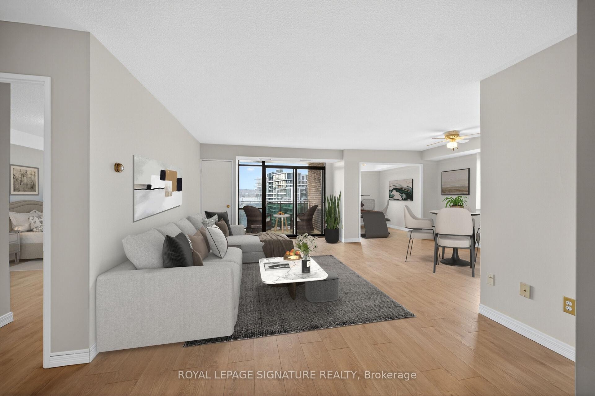907-301 Frances Avenue, Hamilton, ON - Indoor Photo Showing Living Room