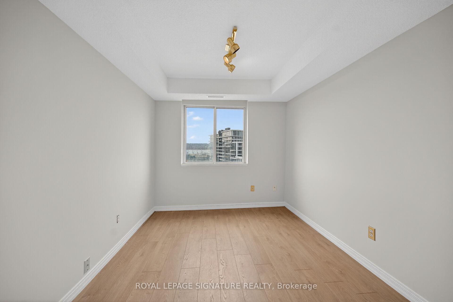 907-301 Frances Avenue, Hamilton, ON - Indoor Photo Showing Other Room