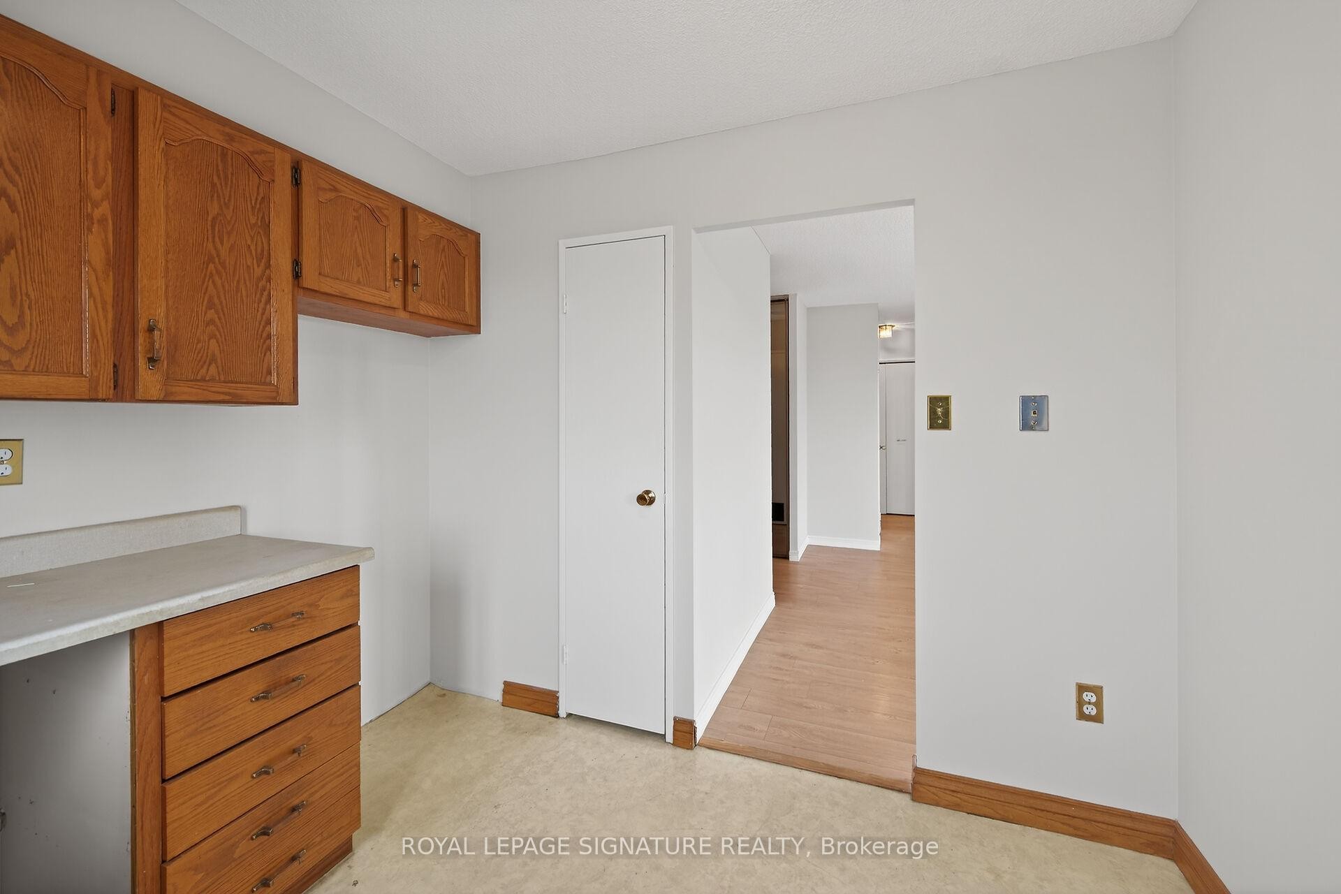 907-301 Frances Avenue, Hamilton, ON - Indoor Photo Showing Other Room