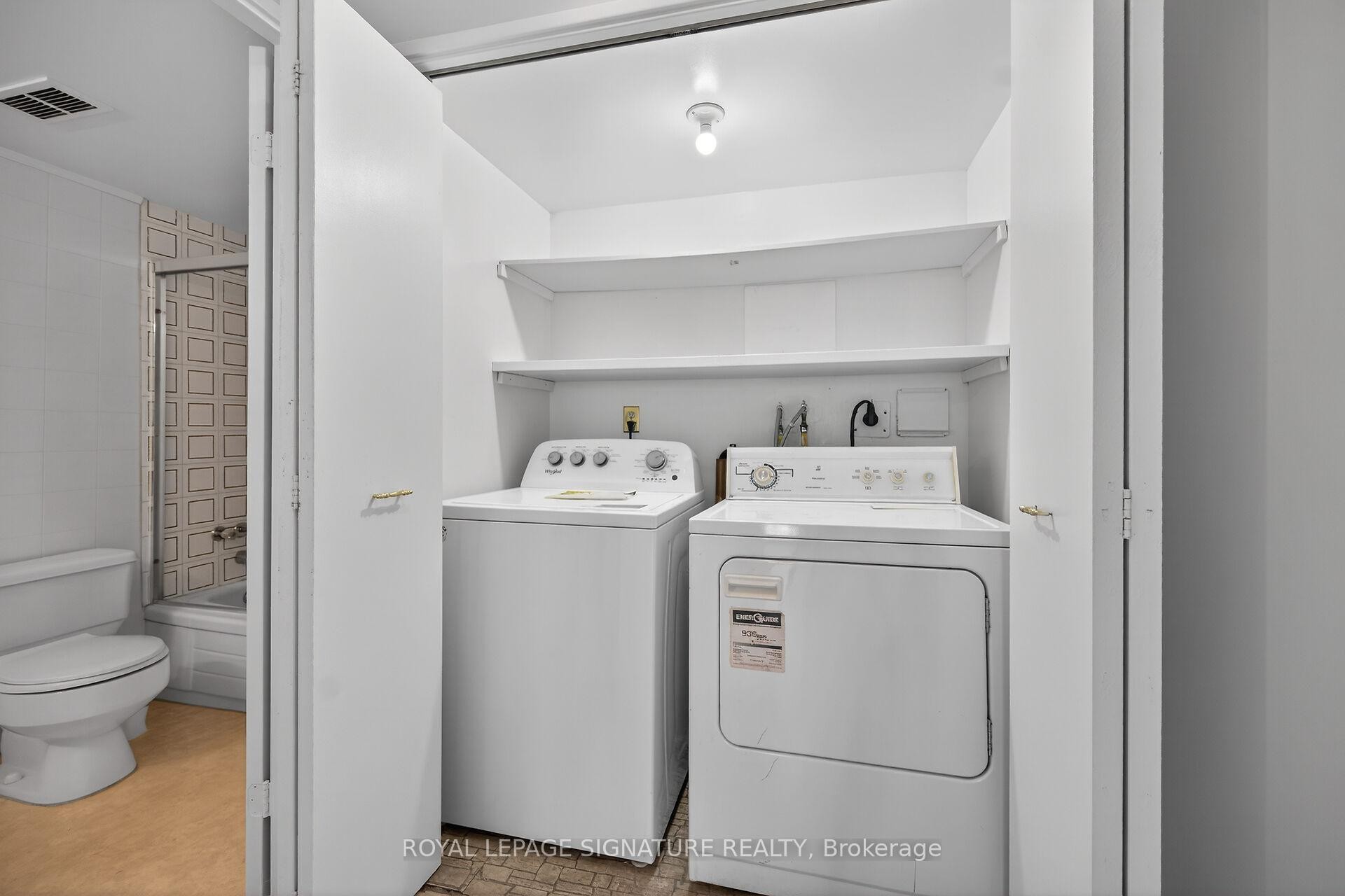 907-301 Frances Avenue, Hamilton, ON - Indoor Photo Showing Laundry Room