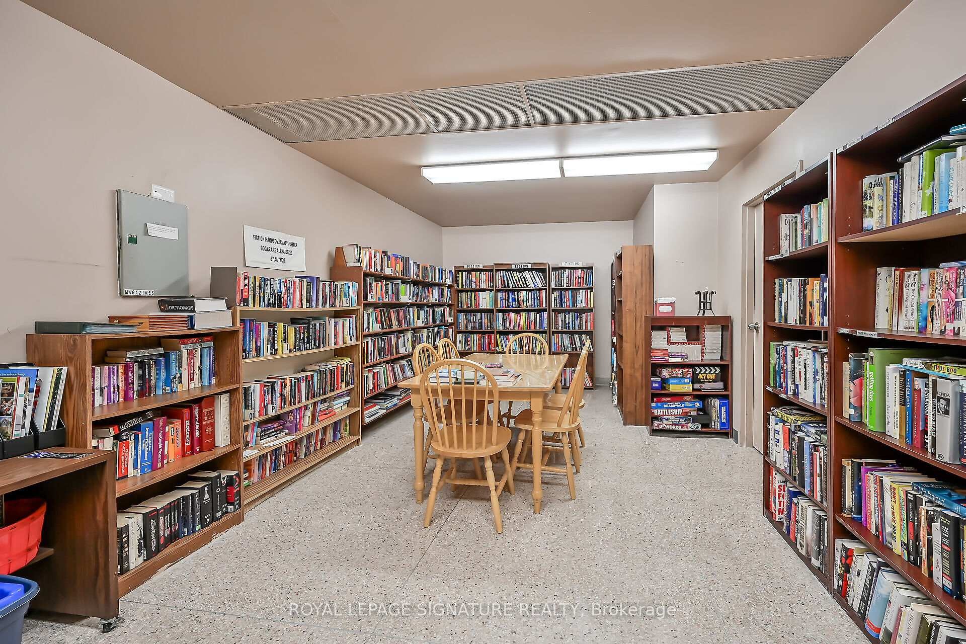 907-301 Frances Avenue, Hamilton, ON - Indoor Photo Showing Office