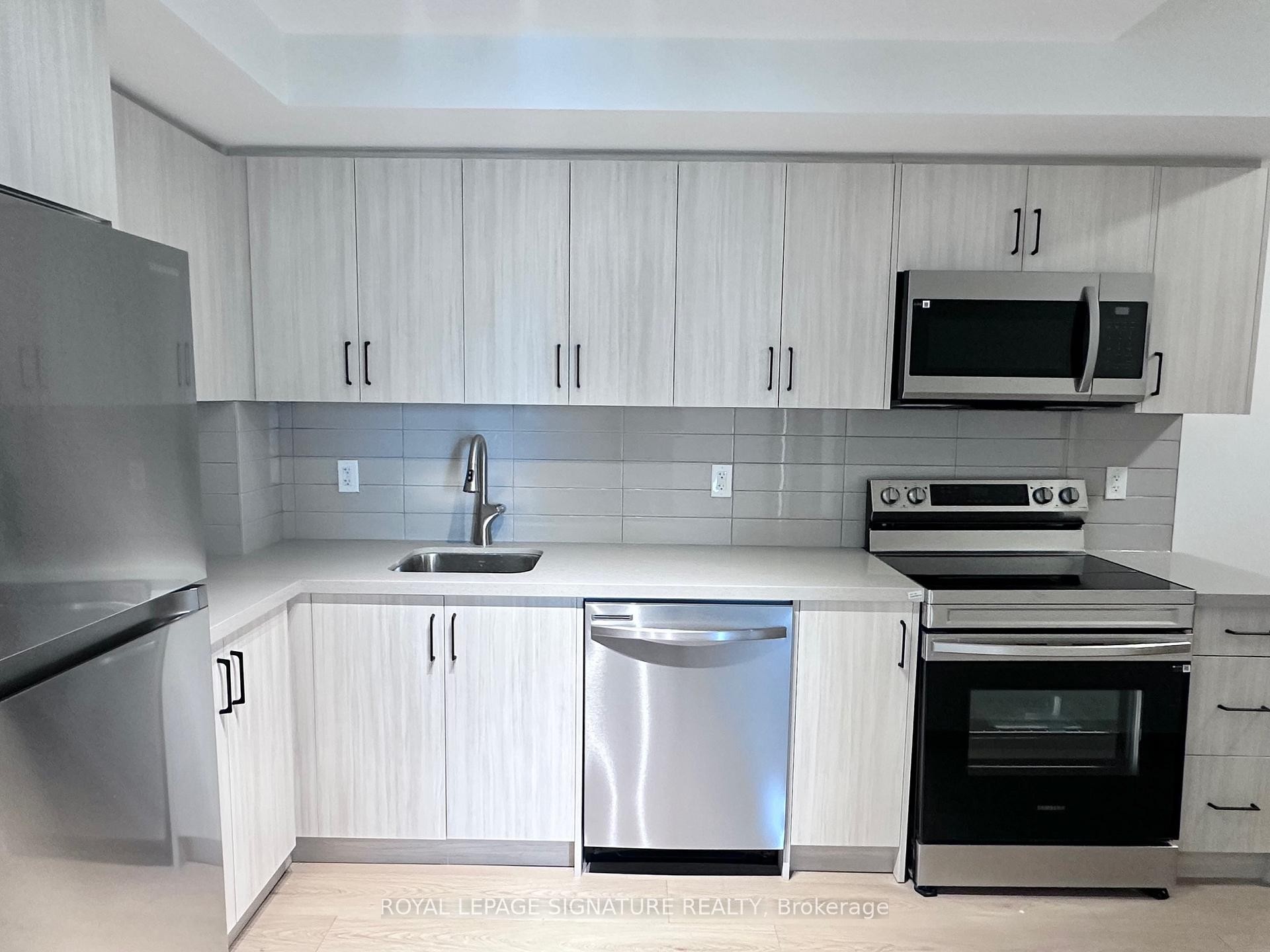 B312-3429 Sheppard Avenue E, Toronto, ON - Indoor Photo Showing Kitchen With Stainless Steel Kitchen